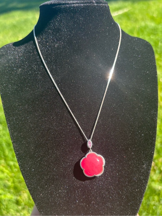Jewelry - Pink jade necklace.